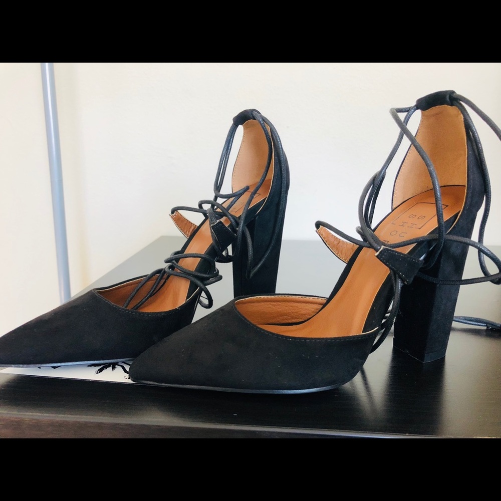 Shu shop black shoes